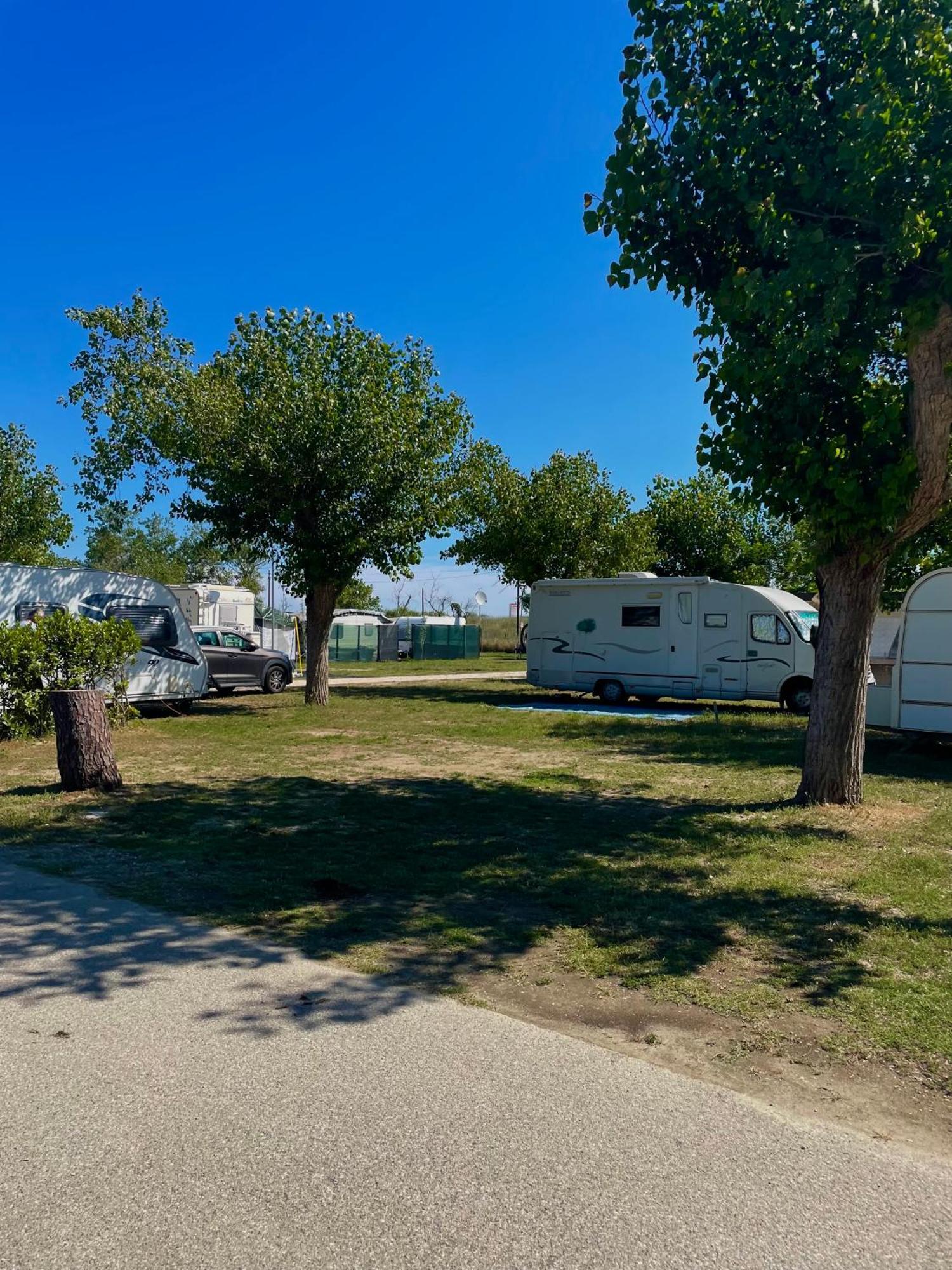 Camping Village Lido Di Classe Bagian luar foto
